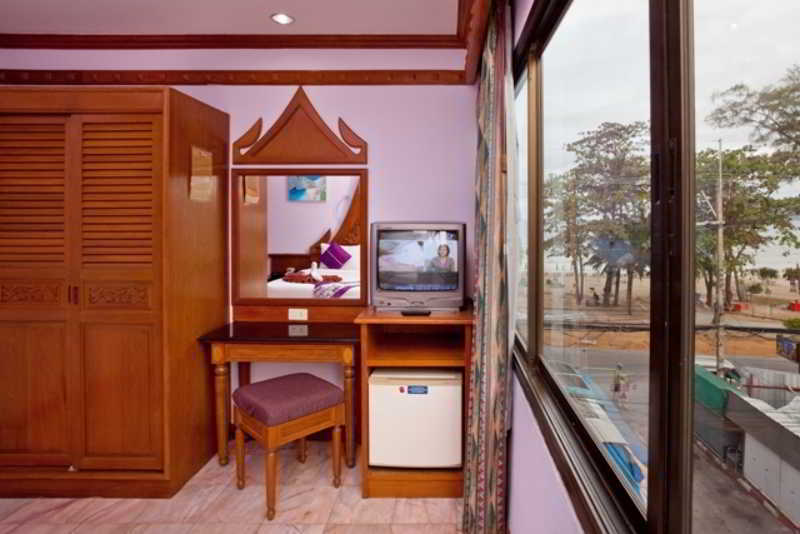 Patong Beach Bed And Breakfast Exterior photo