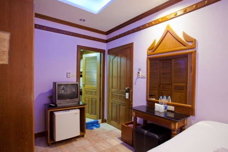 Patong Beach Bed And Breakfast Exterior photo