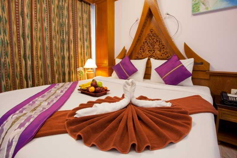 Patong Beach Bed And Breakfast Exterior photo