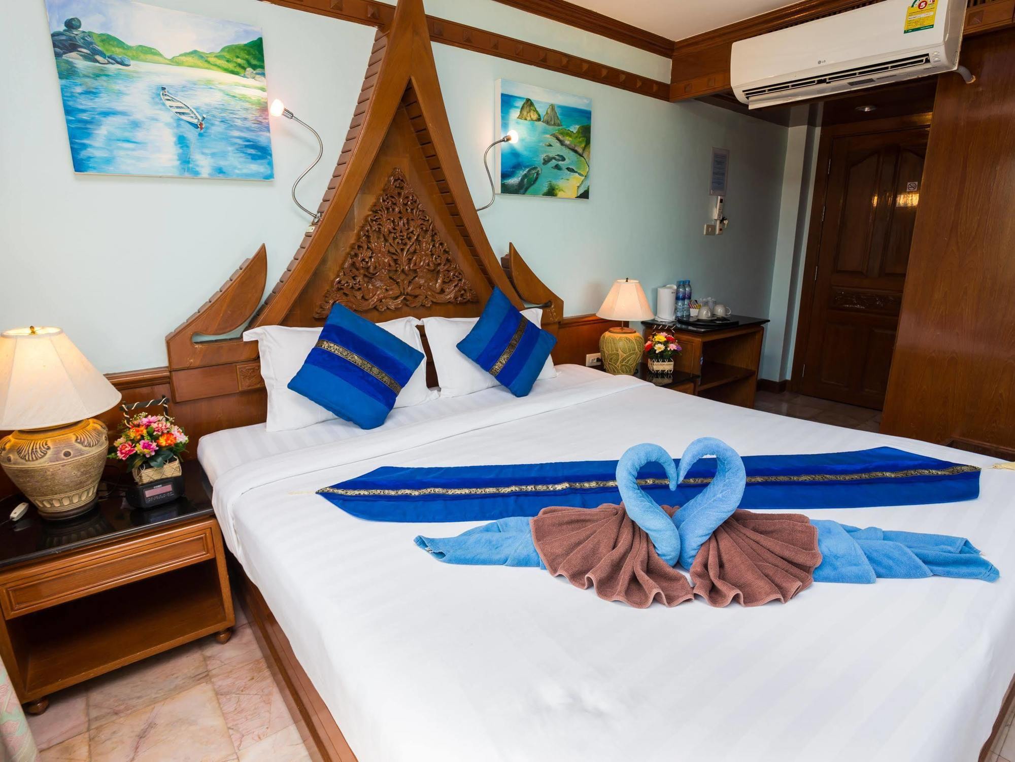 Patong Beach Bed And Breakfast Exterior photo