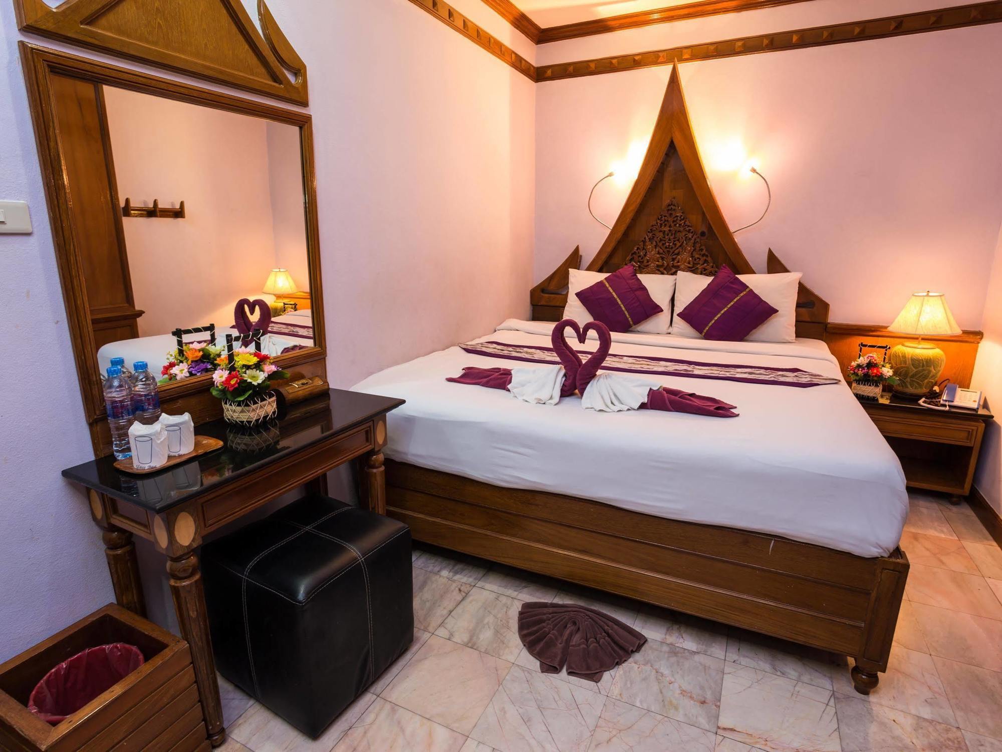 Patong Beach Bed And Breakfast Exterior photo