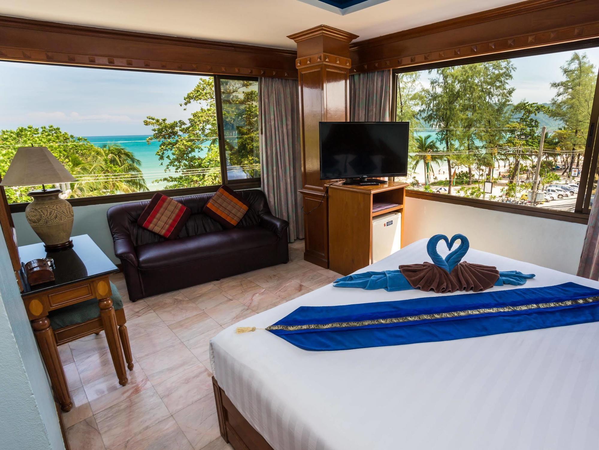 Patong Beach Bed And Breakfast Exterior photo