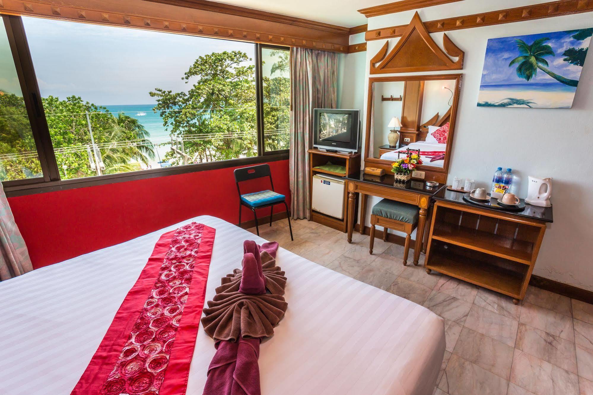 Patong Beach Bed And Breakfast Exterior photo
